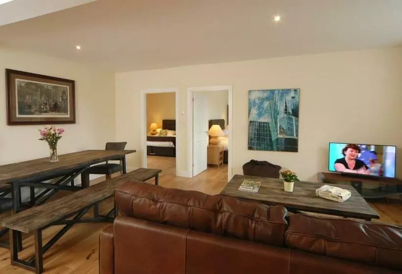 Unicorn Aparthotel Suites