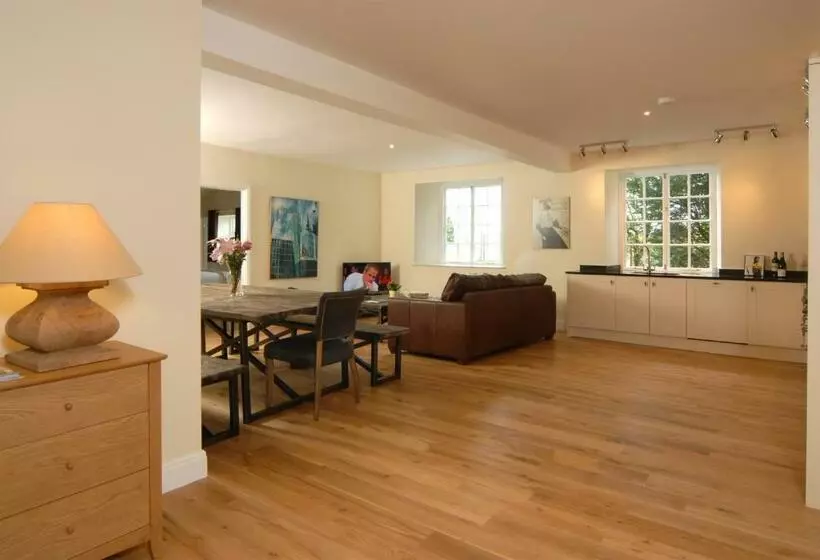 Unicorn Aparthotel Suites