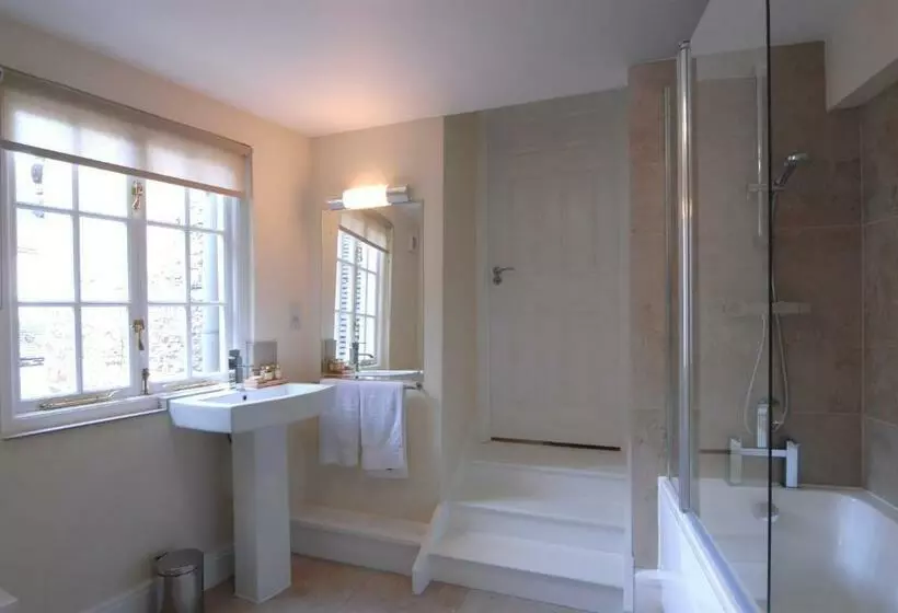 Unicorn Aparthotel Suites