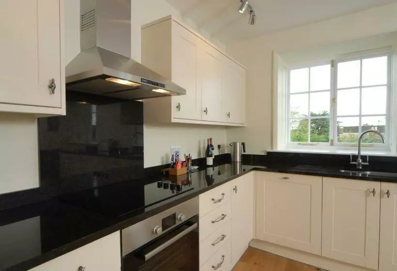 Unicorn Aparthotel Suites