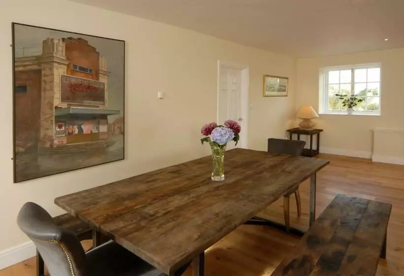 Unicorn Aparthotel Suites