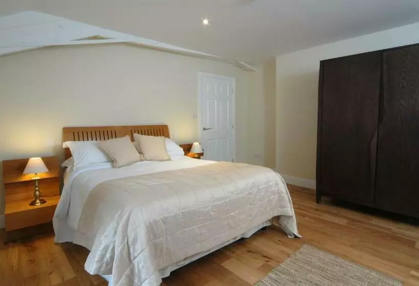 Unicorn Aparthotel Suites