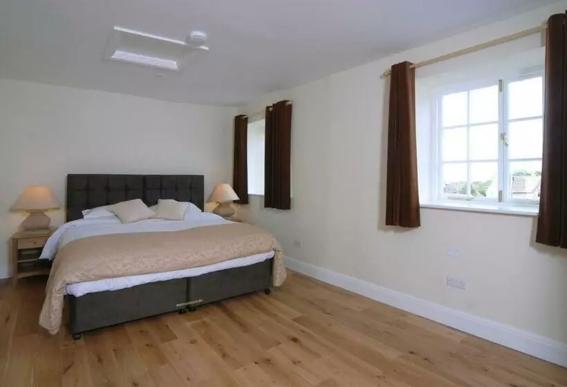 Unicorn Aparthotel Suites