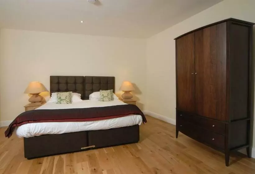 Unicorn Aparthotel Suites