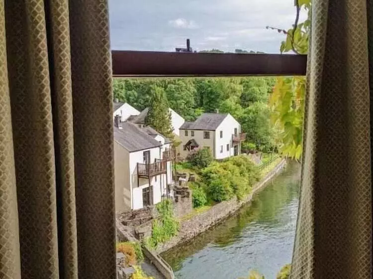 Whitewater Hotel & Spa