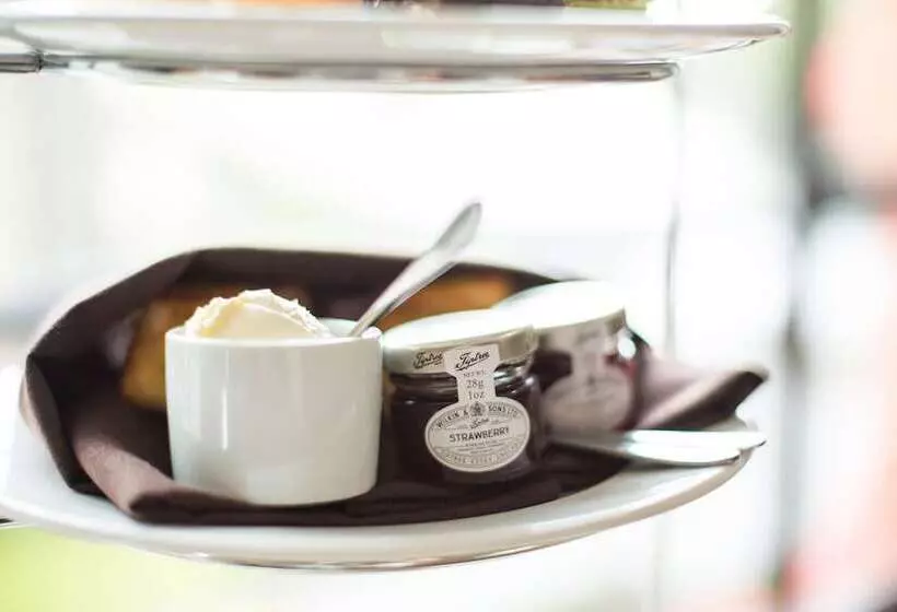 Whitewater Hotel & Spa