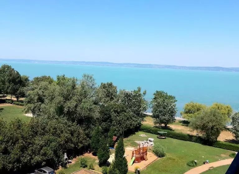 ホテル Aranyhíd Apartman