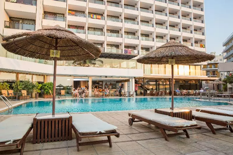 هتل Blue Sky City Beach