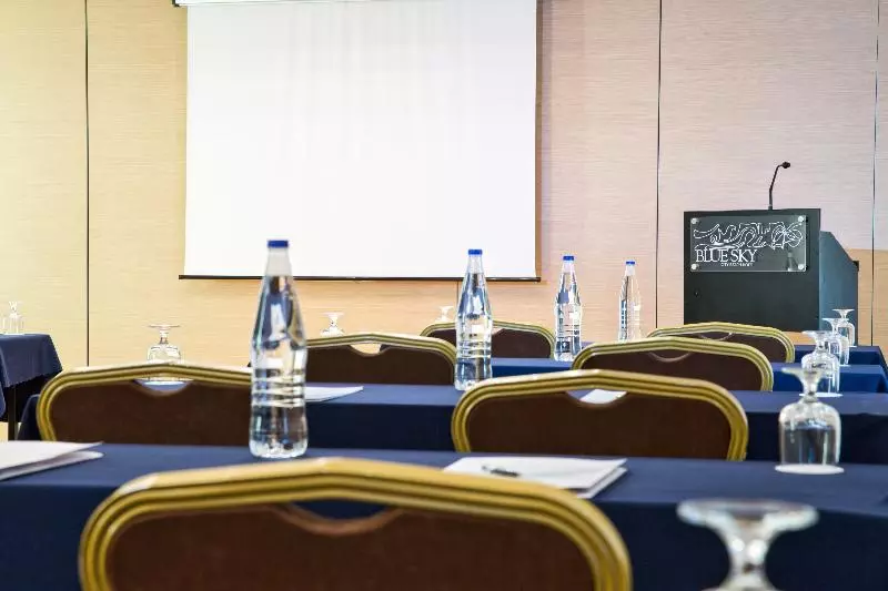 هتل Blue Sky City Beach