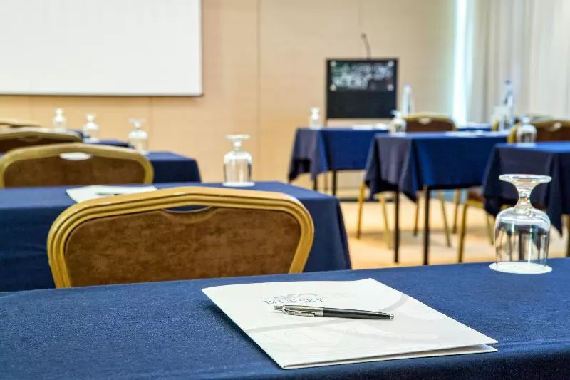 هتل Blue Sky City Beach