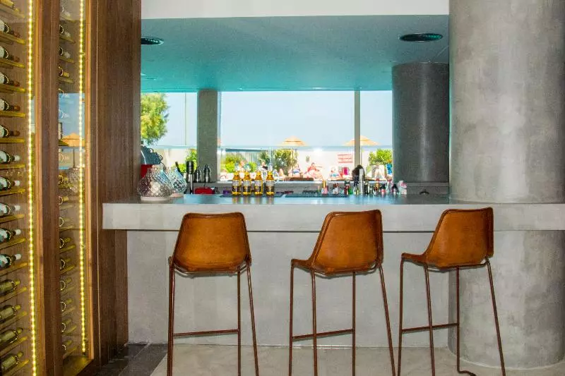 هتل Blue Sky City Beach