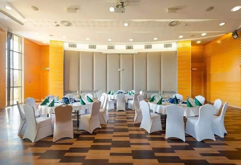 Отель Eger & Park