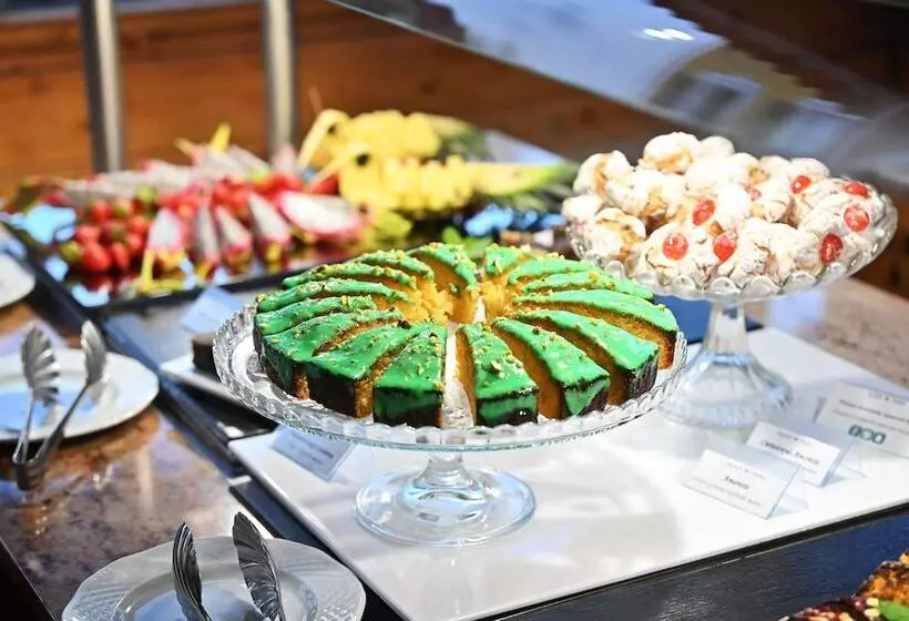 Отель Eger & Park