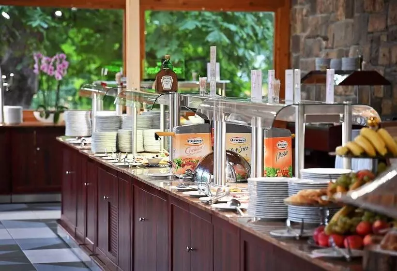 Отель Eger & Park