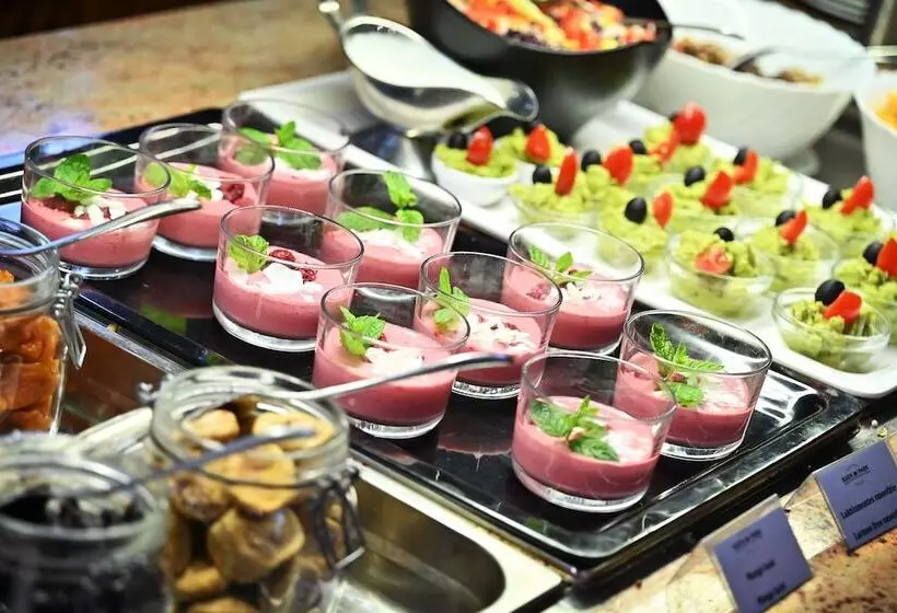 Отель Eger & Park