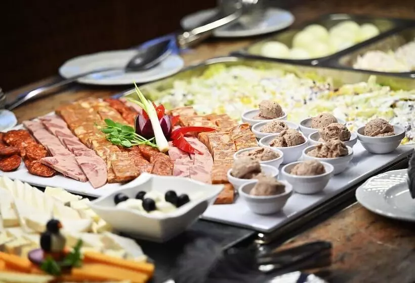 Отель Eger & Park