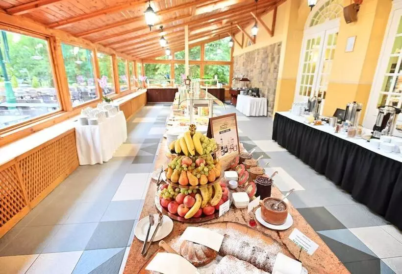 Отель Eger & Park