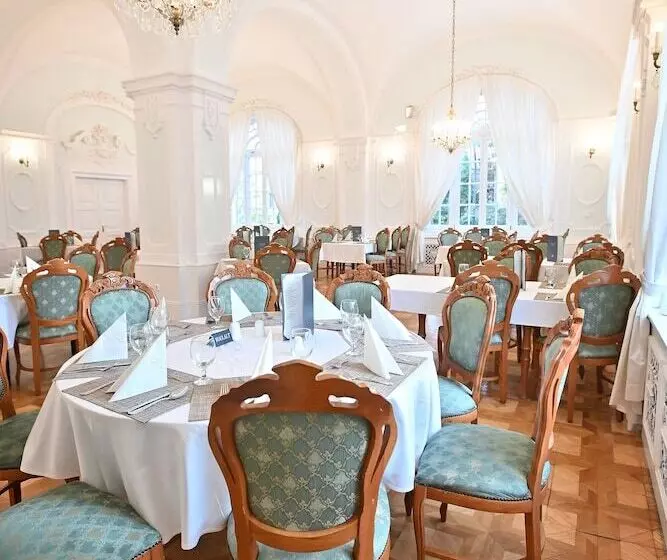 Отель Eger & Park