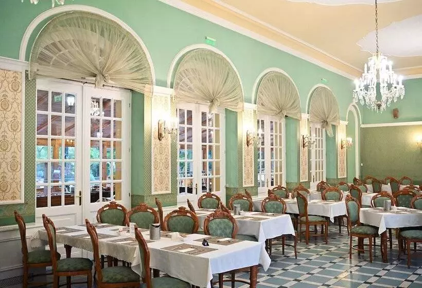 Отель Eger & Park