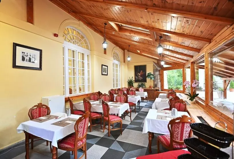 Отель Eger & Park