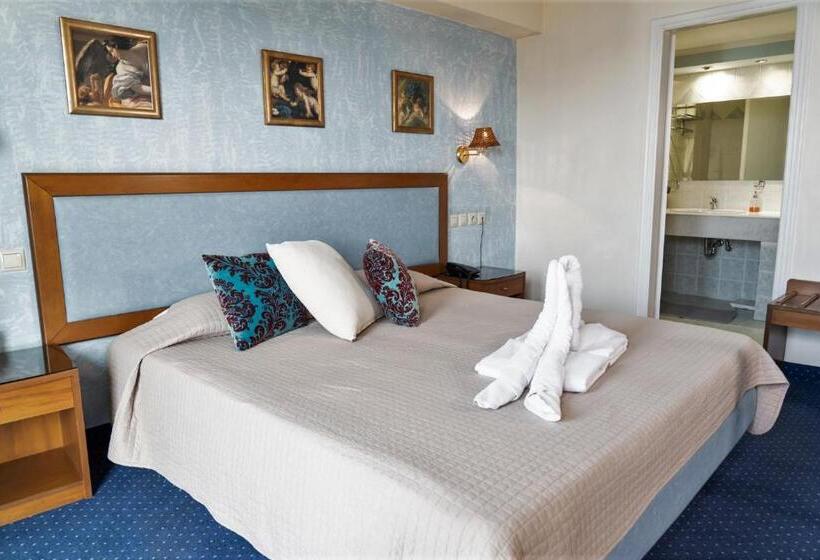 בית מלון כפרי Four Seasons