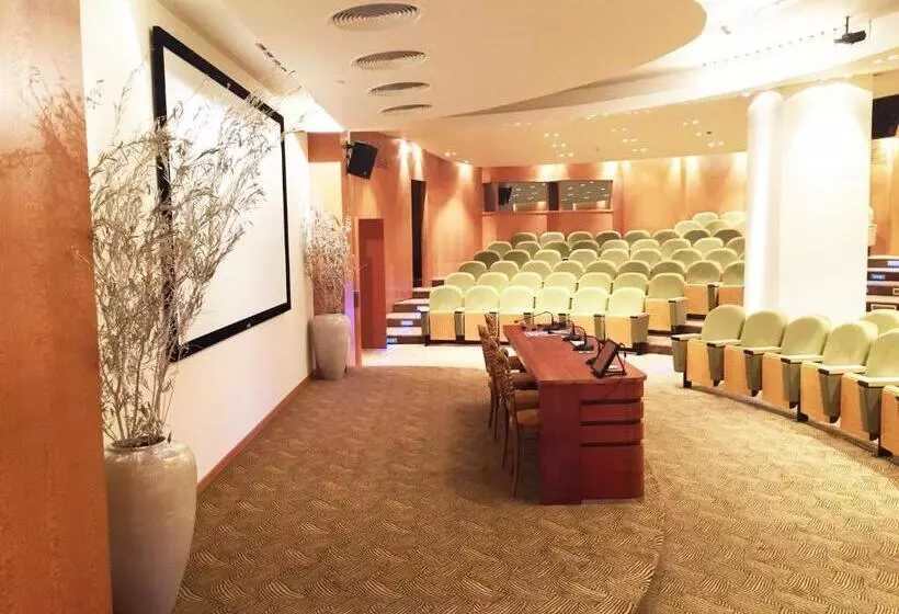 Hotel Theoxenia Palace