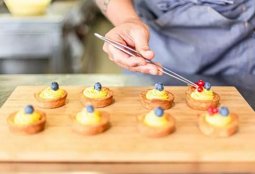 Anastasi Hotel E Residence