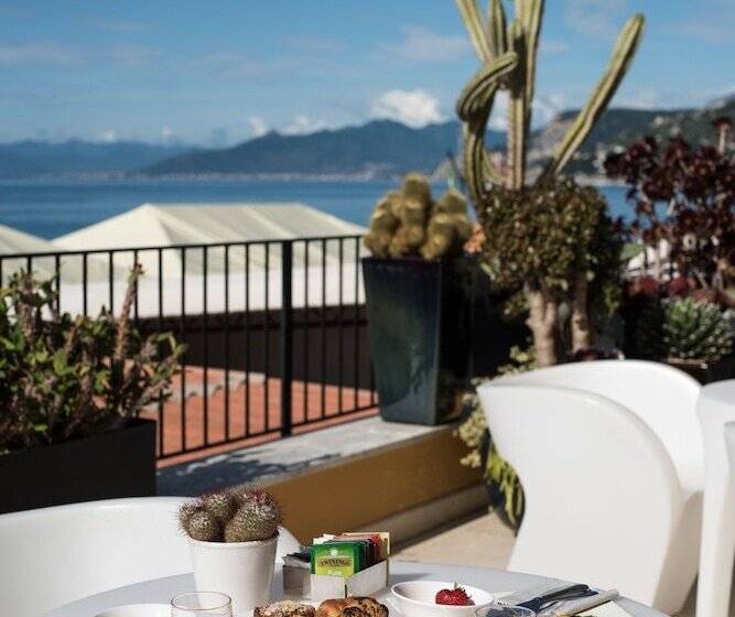 בית מלון כפרי Albatros Varigotti