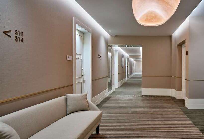 هتل De Bonart Naples Curio Collection By Hilton