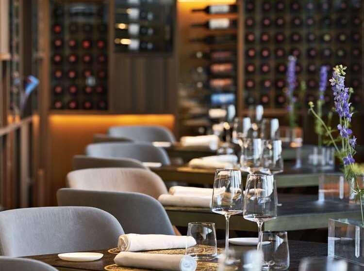 هتل De Bonart Naples Curio Collection By Hilton