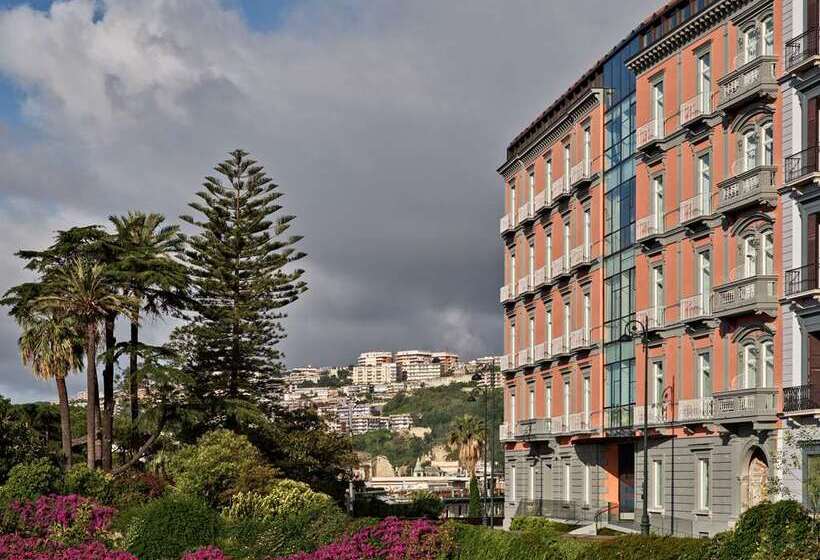 هتل De Bonart Naples Curio Collection By Hilton