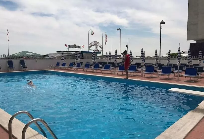 בית מלון כפרי Majestic