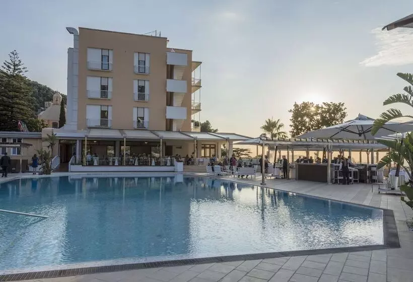 Grand Hotel Moon Valley