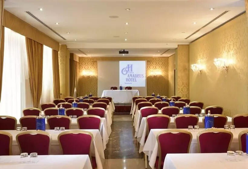 هتل Amadeus