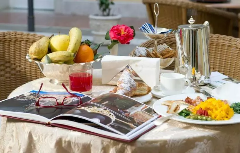 Hotel Carlton on The Grand Canal