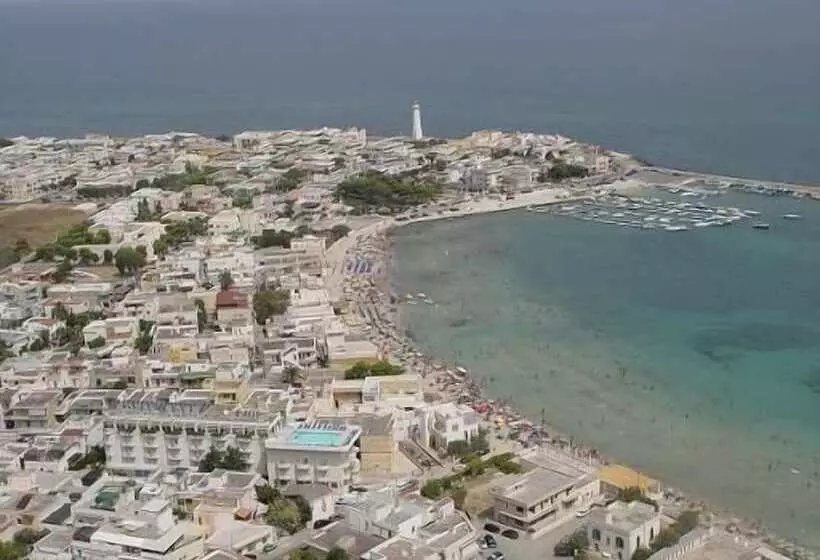 בית מלון כפרי Eden Beach Club