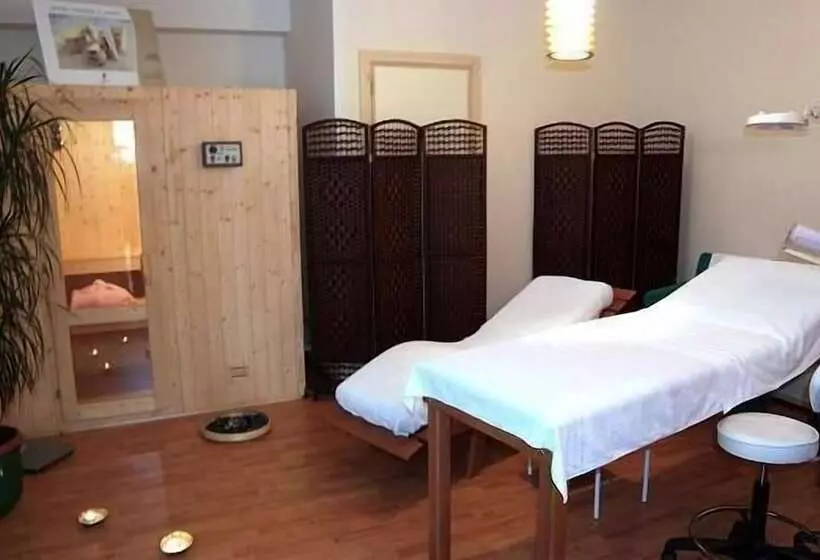 בית מלון כפרי Eden Beach Club