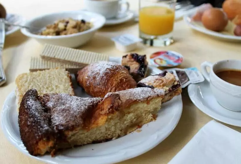 Ih Hotels Milano Eur   Trezzano Sul Naviglio