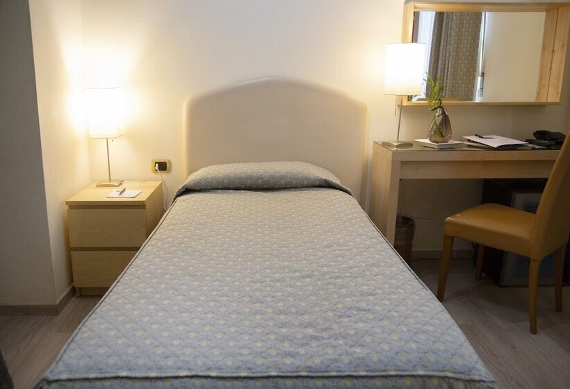 Ih Hotels Milano Eur   Trezzano Sul Naviglio