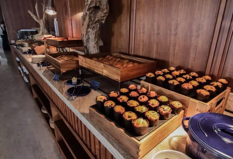 Отель Bali Beach