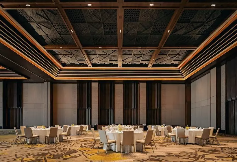 Отель Bali Beach