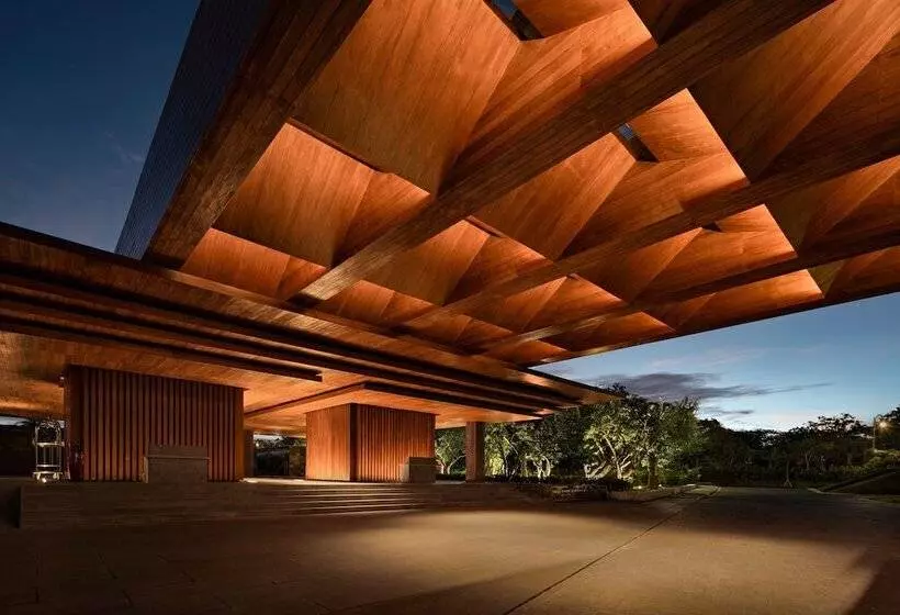 Отель Bali Beach