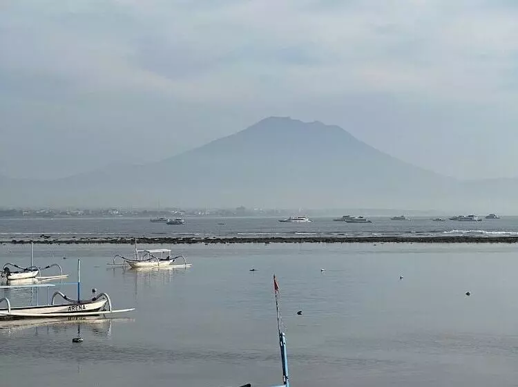 Отель Bali Beach