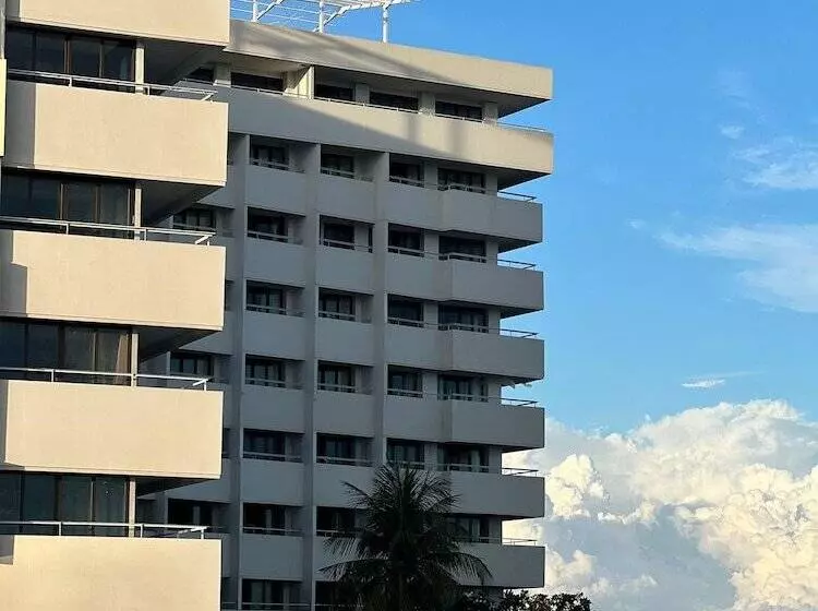 Отель Bali Beach