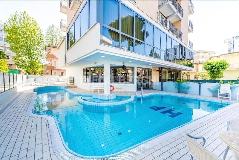 Отель President