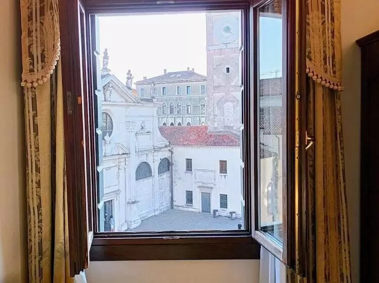 هتل Scandinavia   Relais