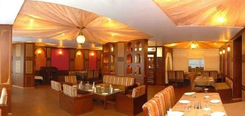 ホテル Arif Castles