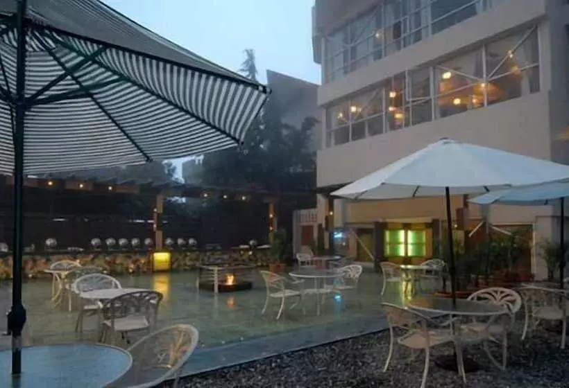 ホテル Arif Castles