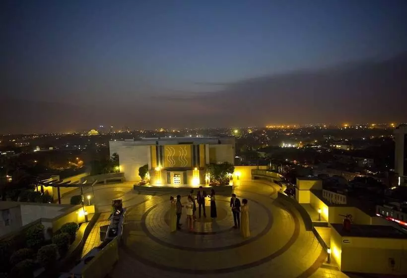 호텔 The Suryaa  New Delhi