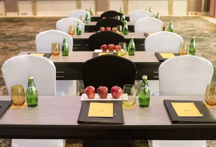 호텔 The Suryaa  New Delhi